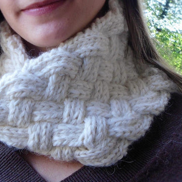 Snow Twist Cowl