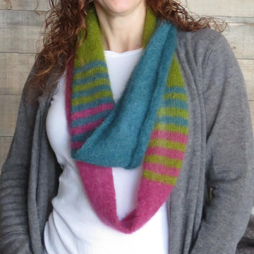Cafe in New York Infinity Scarf