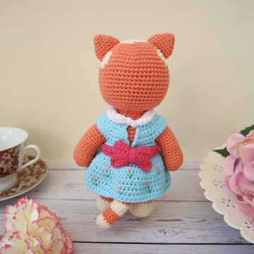 Claudia the Cottage Cat Amigurumi