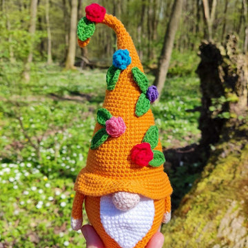 Gnome with roses