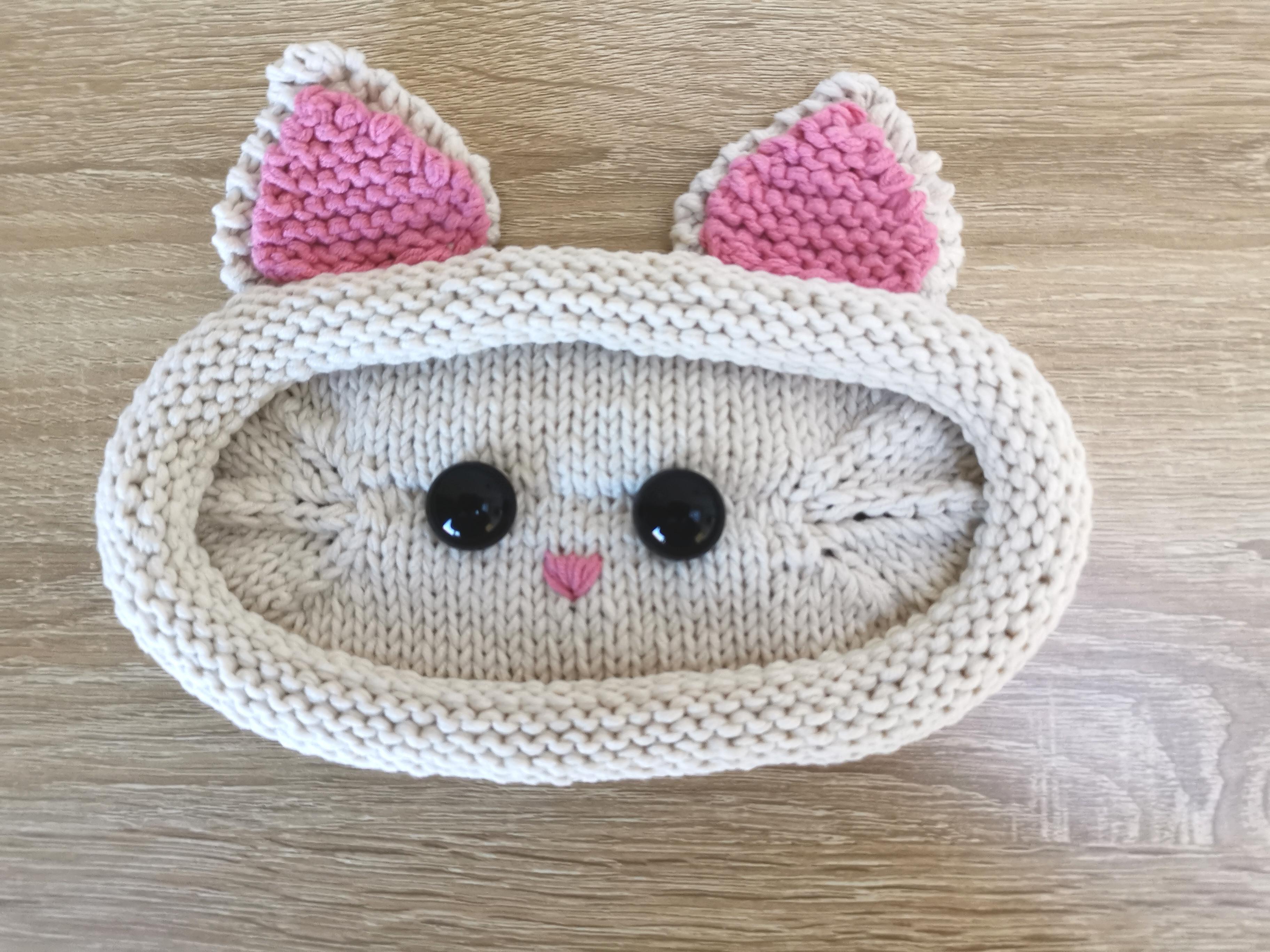 Eyeglass holder cat oval basket