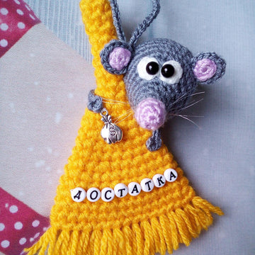 226 Rat or Mouse on a Broom