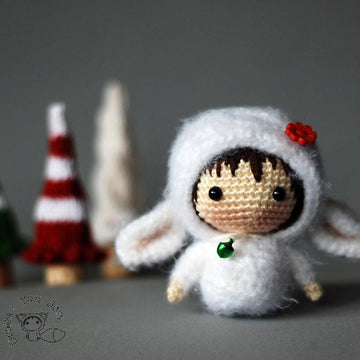 White Sheep crochet Doll. Tanoshi series toy.