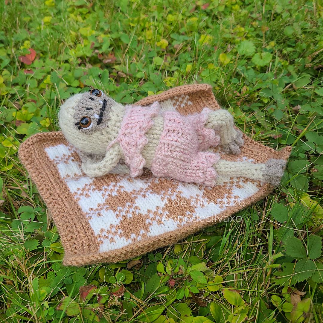 Folklore: Ruffled Lounge Set