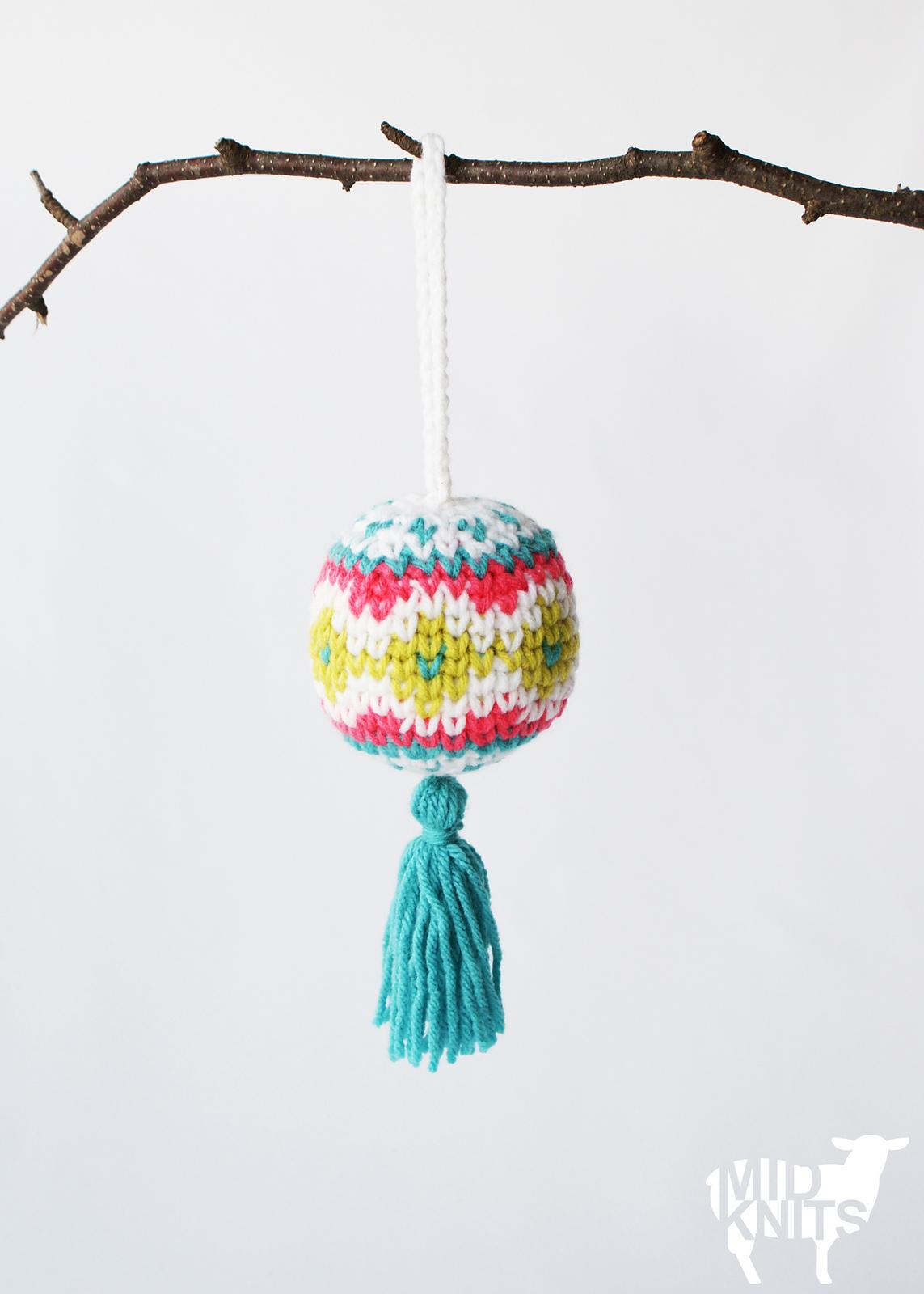 Fair Isle Christmas Baubles with Tassels (2015035)