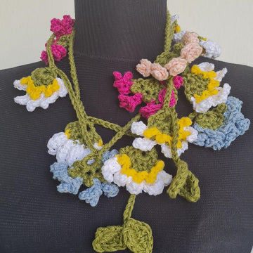 Daisies & Roses Lariat