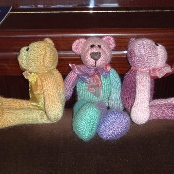 Paz - a basic knitted bear