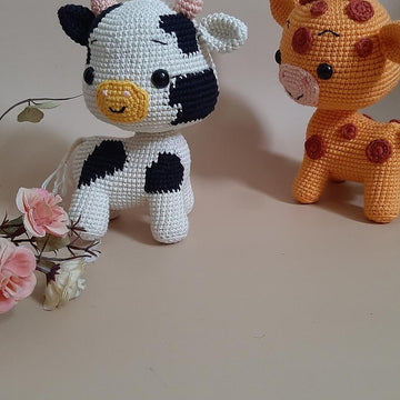 The little Cow and Giraffe