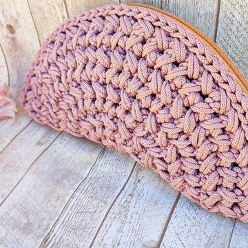One-Piece Half Moon Clutch | Seamless Crochet Bag Pattern