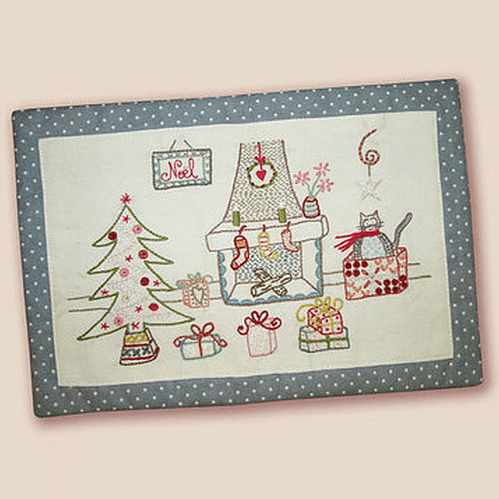Un Chat Dans L'Aiguille Christmas Fireplace Printed Embroidery Kit