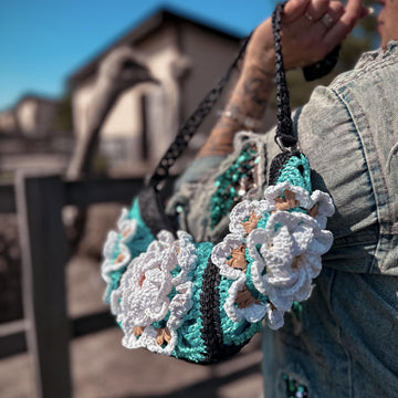 Water lily belt bag