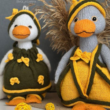 Knitting toy clothes for goose