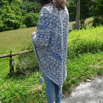 Macchie blu su lana mélange