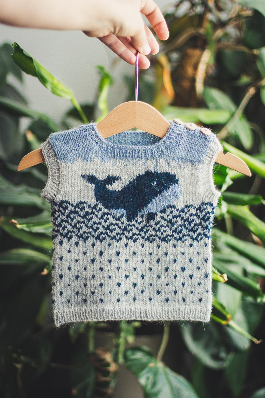 Max Whale Sweater (sleeveless)