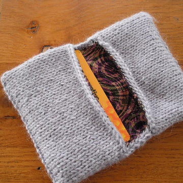 Small beaded card wallet