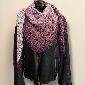 Flat Triangular Scarf "Larisaia"