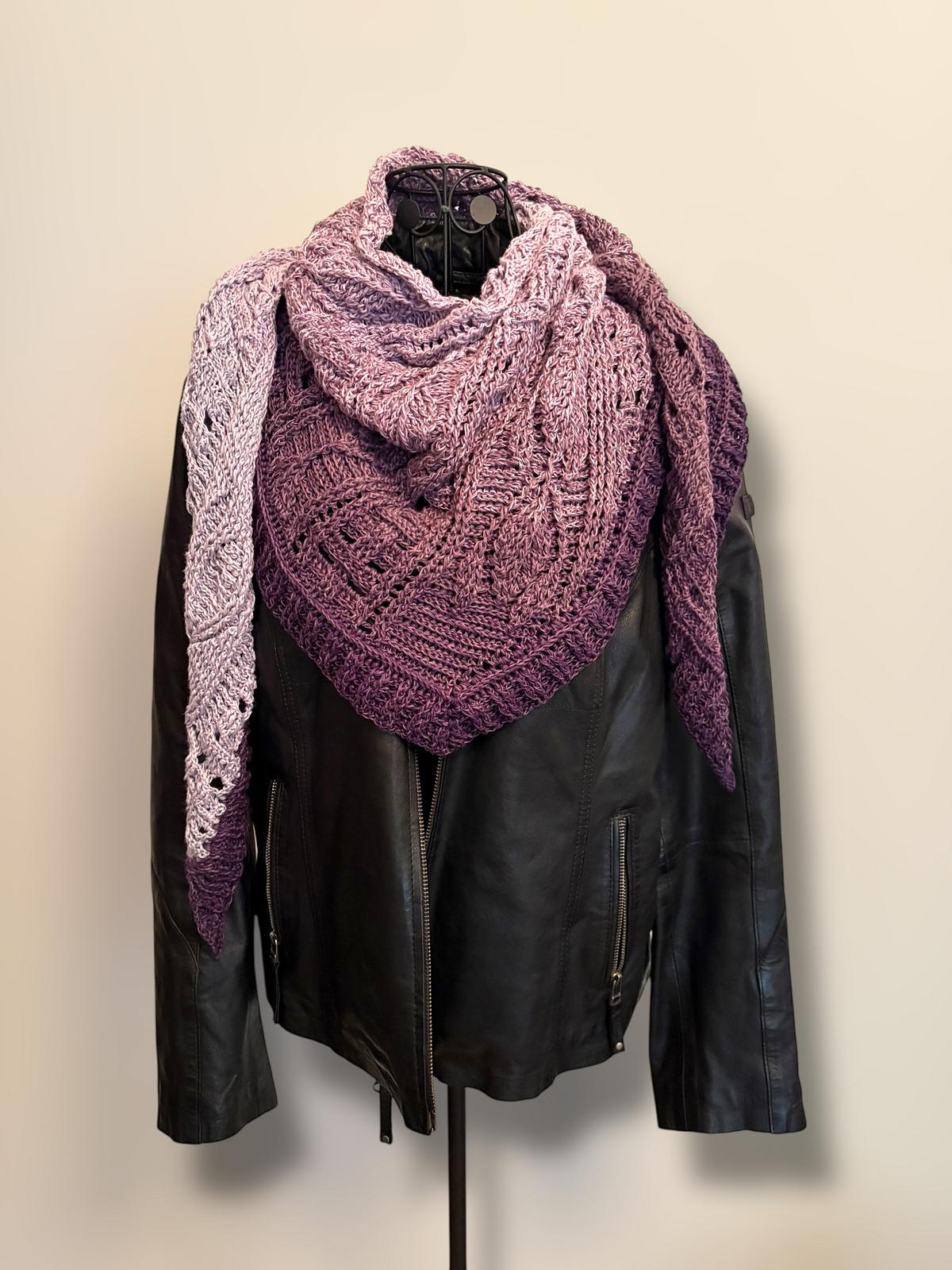 Flat Triangular Scarf "Larisaia"