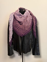 Flat Triangular Scarf "Larisaia"