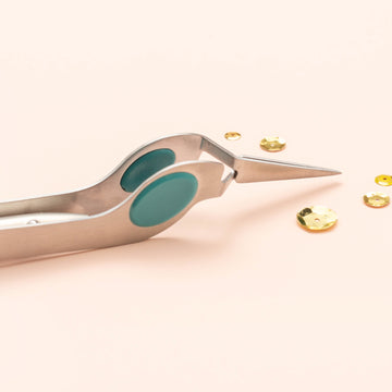 We R Memory Keepers Lighted Tweezers