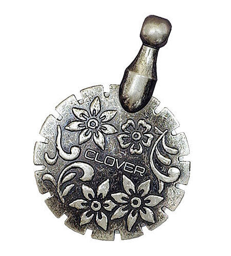 Clover Thread Cutter Pendant - Antique Silver