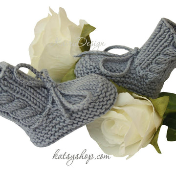 Baby booties with cable