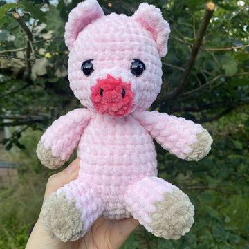 Pig holding Things