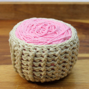 Yarn Cake Cozy (for 50g cakes)