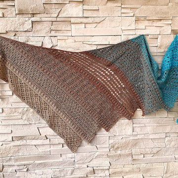 Triangular Scarf "Nesaia"
