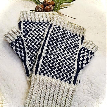 Three Color Selbu Mitts