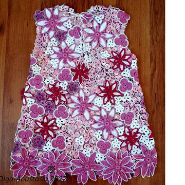 Lace dress with lotuses for girls