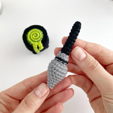 Halloween Cauldron with Broom crochet pattern, Amigurumi keyring Spooky crochet charm