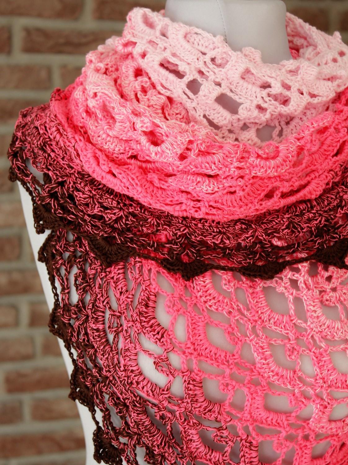 Triangular shawl "Cupcake"