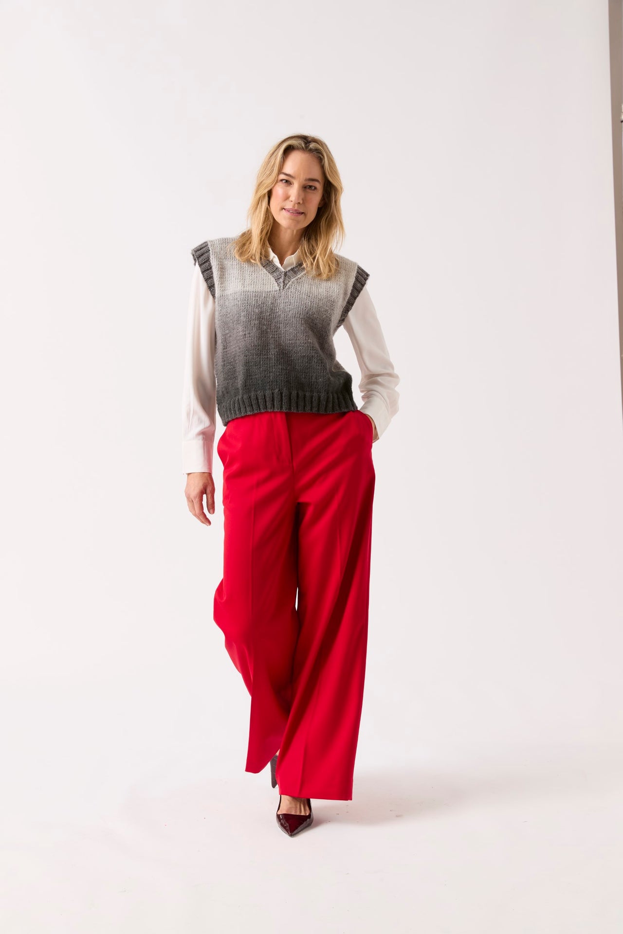 Vest In Show Pullover in Sirdar Jewelspun Ombre - Downloadable PDF