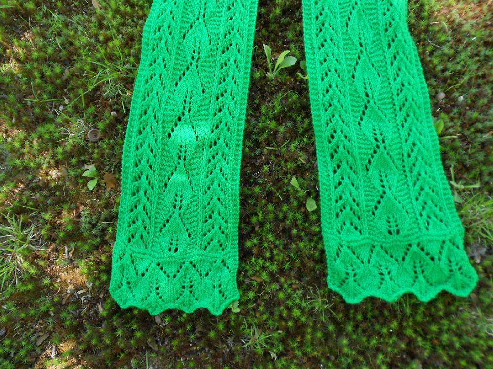 Lacy Apple Leaf Scarf