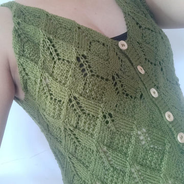 Diamond patterned summer top