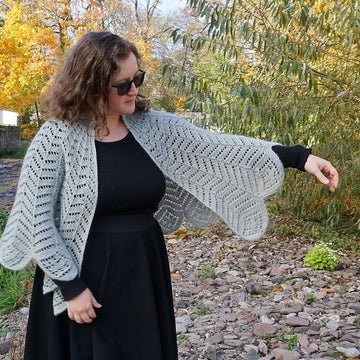 Featherly capelet