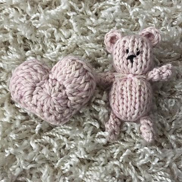 Blushing bonnet set