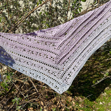 Flat Triangular Scarf "Opora"