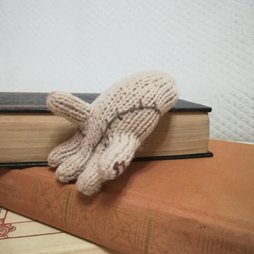 Knitting patterns - Knit "Thing" Addams Family collection Halloween keychain