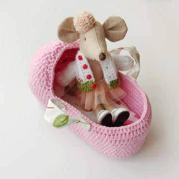 Carry cot for miniatures