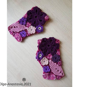 Bright fingerless gloves for girls