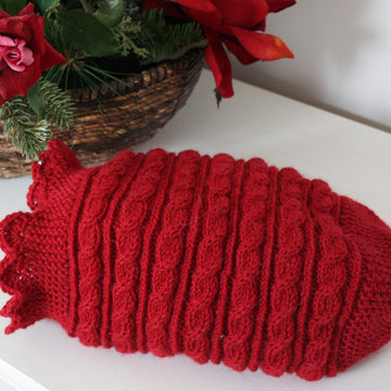 Sarah – a beautiful hat with cables and a romantic crocheted selvage