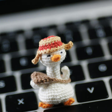 Tiny goose amigurumi
