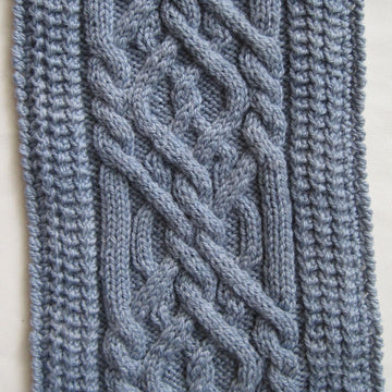 Erme Cabled Scarf