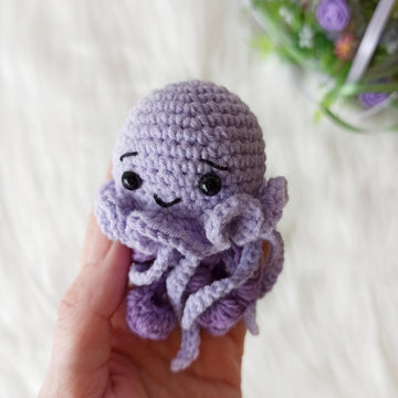 Jellyfish crochet pattern, small amigurumi sea creature pattern