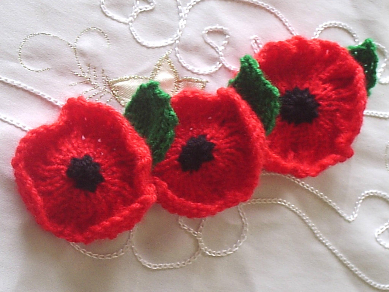 Fluted Poppies DK knitting pattern Remembrance Sunday Veterans day Armistice day