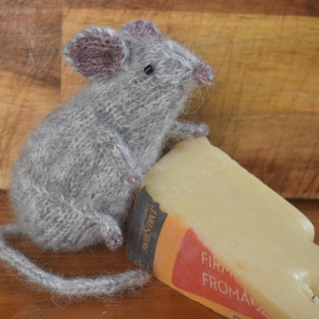 Wee Mouse Knitting Pattern