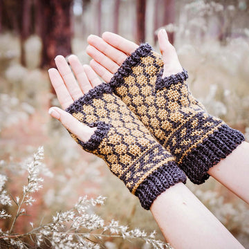 Bee Fingerless Mittens