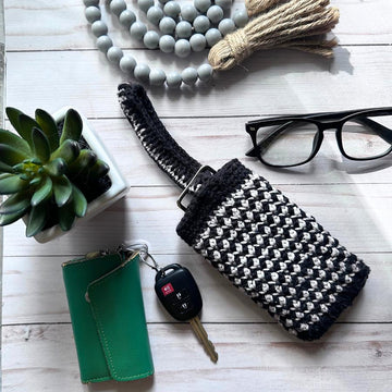 Crochet phone holder and wristlet