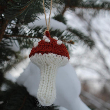 Tiny Toadstools Ornament & Garland